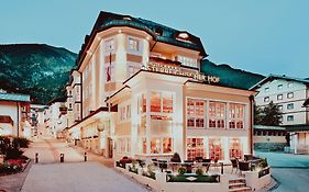 Österreichischer Hof-im Bademantel direkt in die Alpentherme